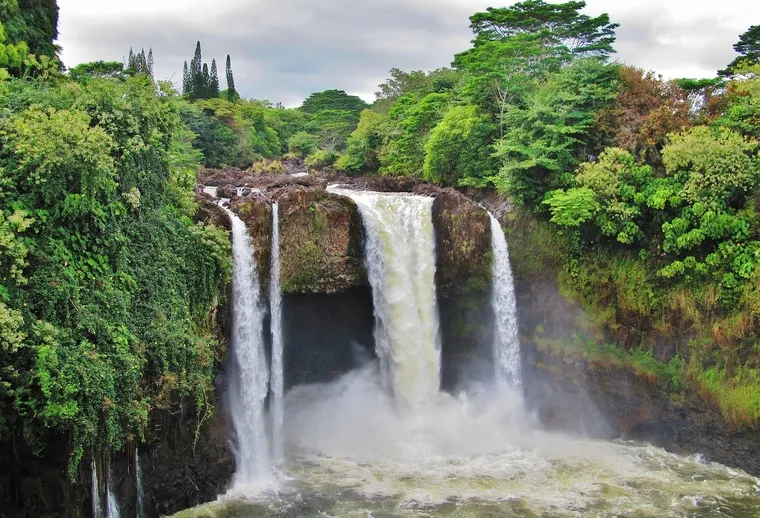 Rainbow Falls dropping 80 feet into a misty pool, the centerpiece of any hilo waterfalls guide